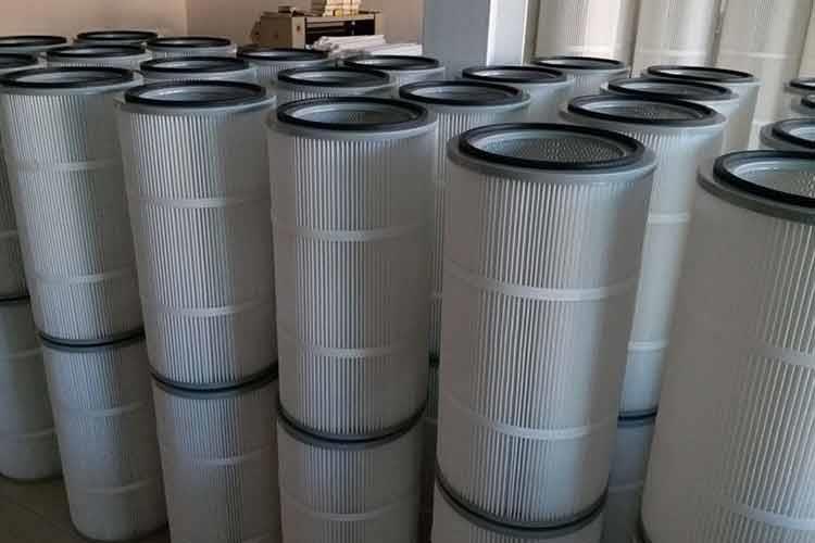 抛丸机除尘滤筒是一种用来进行BOB官方(中国)有限公司的筒状元件，滤筒的滤料可选国产或进口聚酯长纤维无纺布